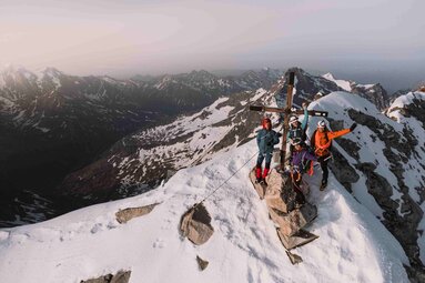 Bergsteiger am Gipflel des Olperer im Tiroler Wipptal | © TVB Wipptal | Thomas Senfter