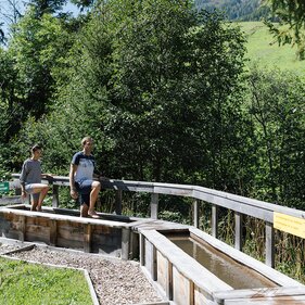 Kneippen in der Kneippanlage in Navis im Tiroler Wipptal | © TVB Wipptal | Victoria Hörtnagl