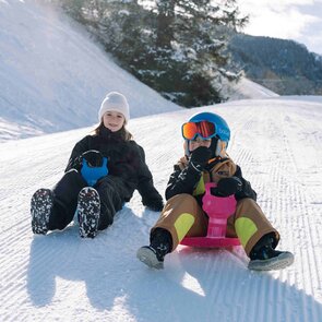 Kinder am Rutschhügel in Stubsi's Familienparadies in Trins im Tiroler Wipptal | © TVB Wipptal | Alexandra Erhart