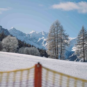 Ausblick auf verschneite Berglandschaft im Bergsteigerdorf Gschnitztal | © TVB Wipptal | Alexandra Erhart
