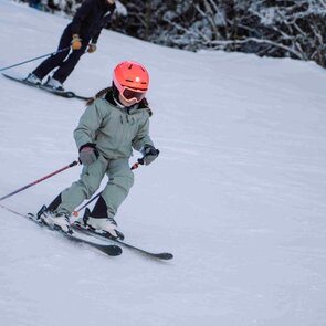 Familie beim Skifahren in Stubsi's Familienparadies in Trins im Tiroler Wipptal | © TVB Wipptal | Alexandra Erhart