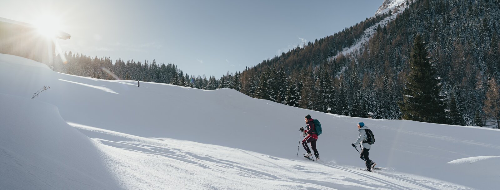2 Schneeschuhwanderinnen auf dem Weg zum Obernberger See | © TVB Wipptal | Johannes Bitter