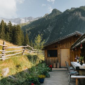 hintere Terrasse auf Helgas Alm beim Wipptaler Almenherbst | © TVB Wipptal | Johannes Bitter
