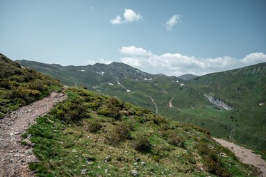 Der Singletrail Flachjoch Nr. 5060 startet vom Hochleger hinauf zum Flachjoch auf 2.124 m. | © Christoph Partsch