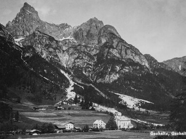 Der Ort Gschnitz mit Kirche vor 1905 | © Österreichische Nationalbibliothek AKON AK063 046