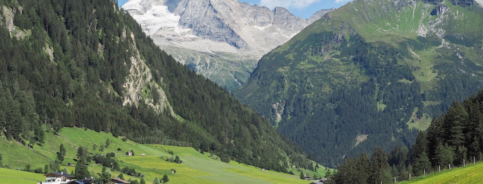 Bergpanorama beim Aufstieg nach Padaun | © Daniela Achmüller