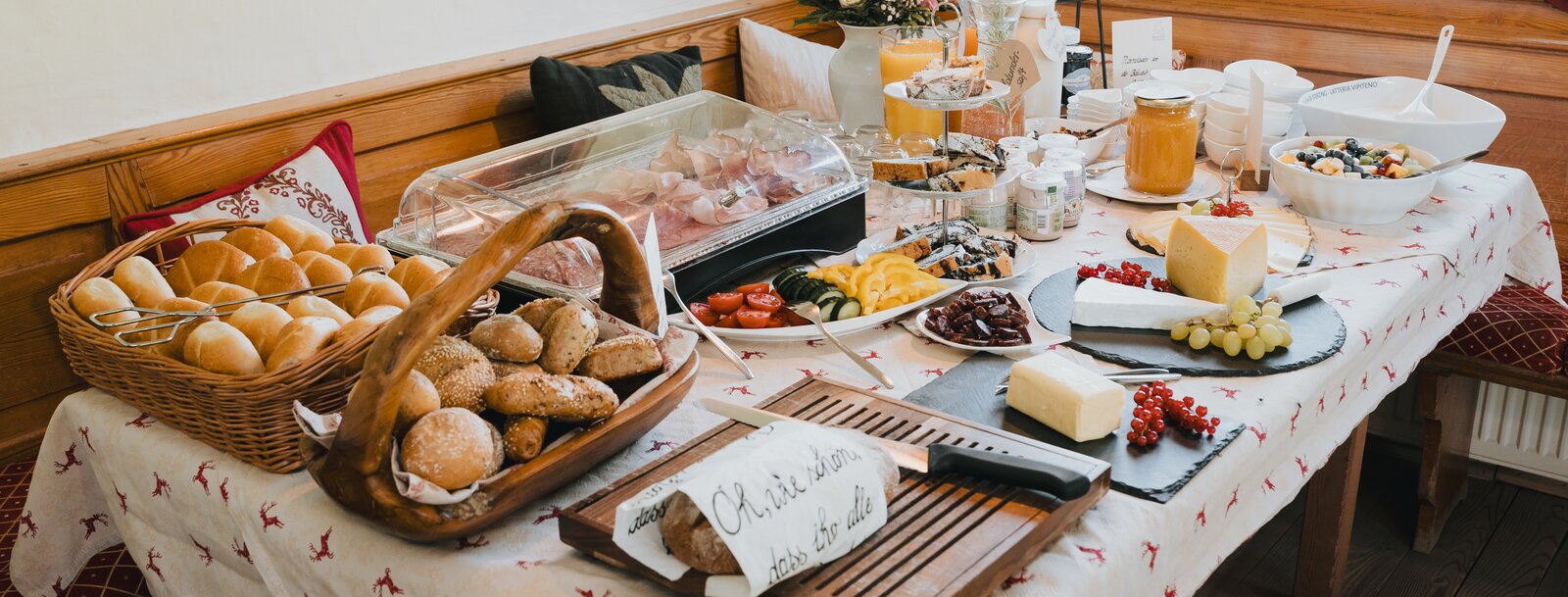 Reichhaltiges Frühstücksbuffet | © TVB Wipptal | Johannes Bitter