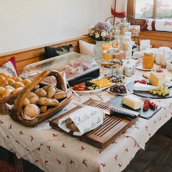 Reichhaltiges Frühstücksbuffet | © TVB Wipptal | Johannes Bitter
