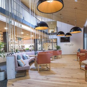 Das JUFA Hotel Wipptal direkt neben dem Skigebiet Bergeralm | © JUFA Hotel Wipptal